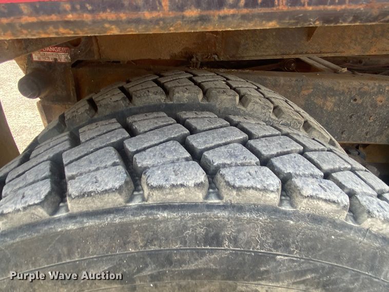 image for item DN8148 1990 Peterbilt 375  dump truck