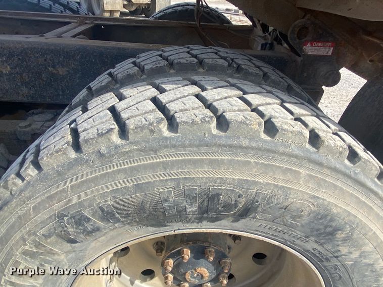 image for item DN8148 1990 Peterbilt 375  dump truck