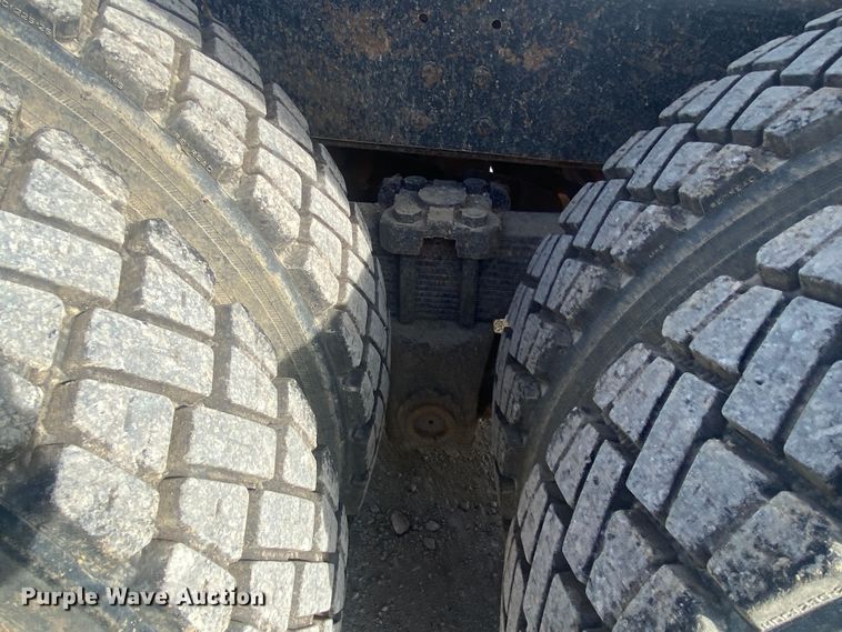 image for item DN8148 1990 Peterbilt 375  dump truck