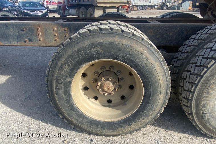 image for item DN8148 1990 Peterbilt 375  dump truck