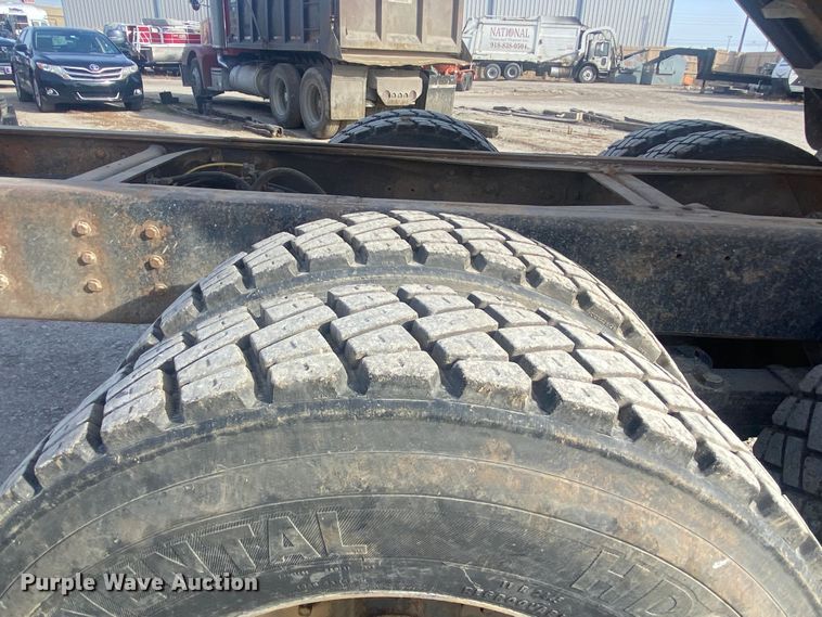 image for item DN8148 1990 Peterbilt 375  dump truck