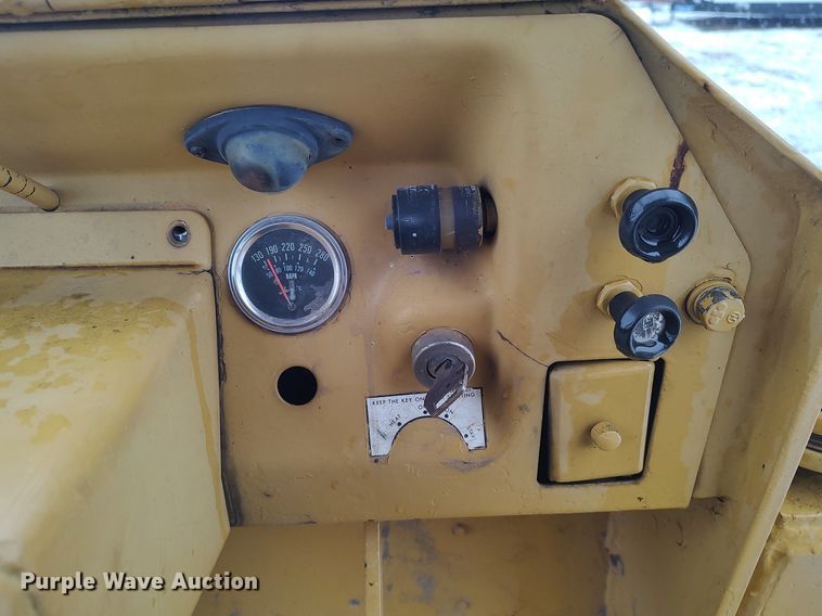 image for item DO3699 1982 Komatsu D31P-17  dozer