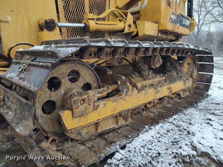 image for item DO3699 1982 Komatsu D31P-17  dozer
