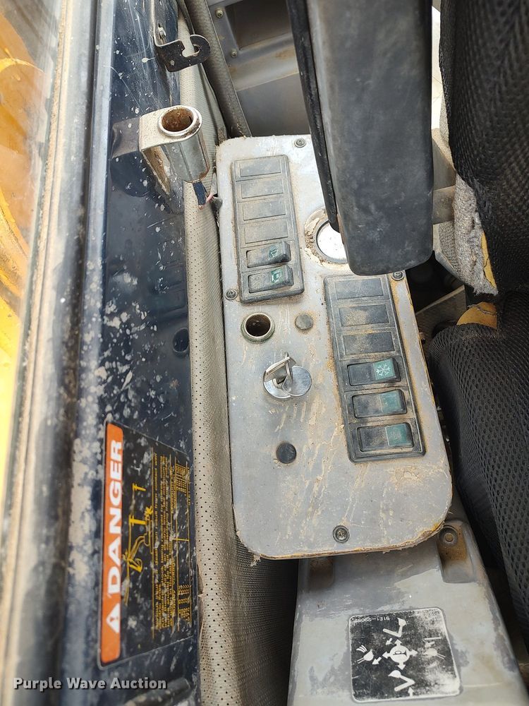 image for item DO3700 2000 Hyundai Robex 290 LC-3  excavator