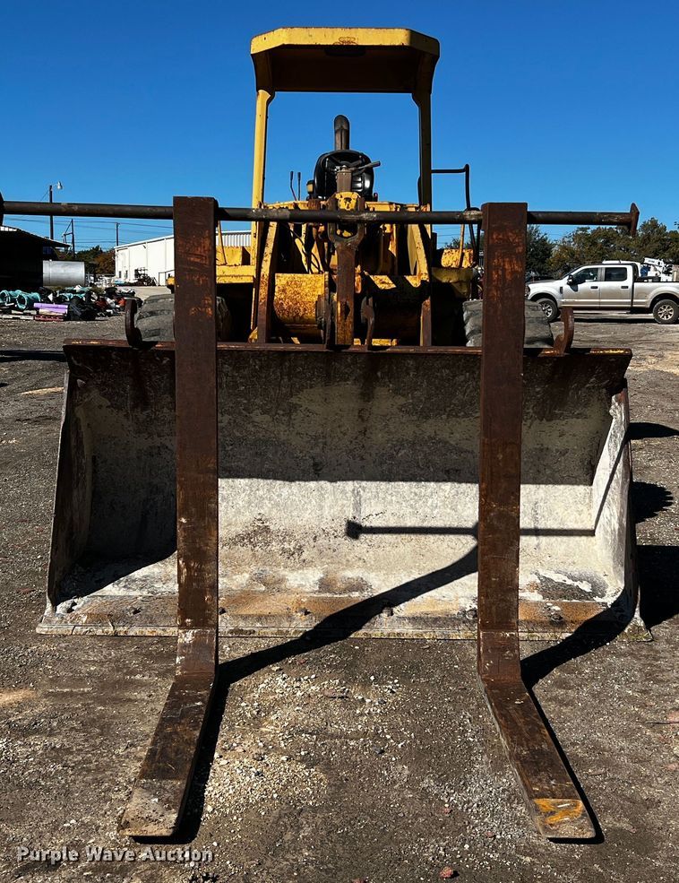 image for item DQ1916 1981 Caterpillar 950B  wheel loader