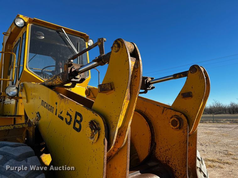 image for item DQ1948 Clark 125B  wheel loader