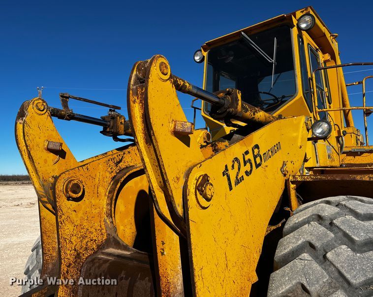 image for item DQ1948 Clark 125B  wheel loader