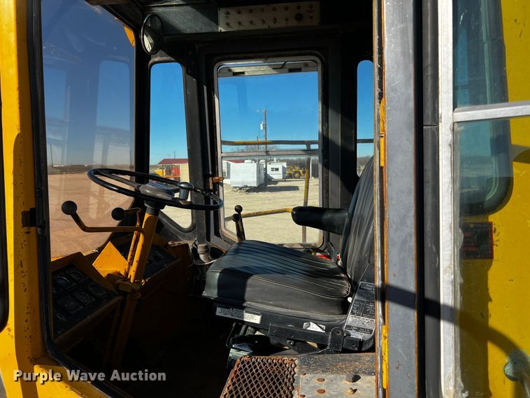 image for item DQ1948 Clark 125B  wheel loader