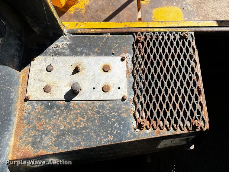 image for item DQ1948 Clark 125B  wheel loader