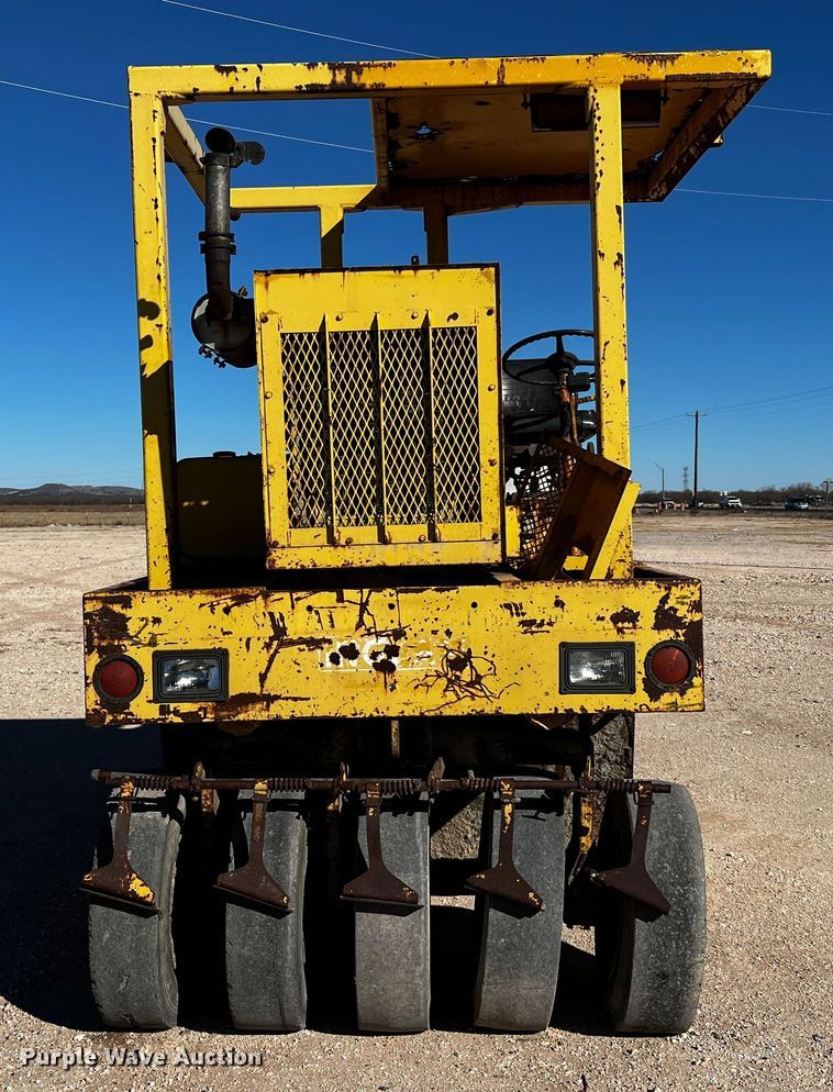 image for item DQ1949 Ingram 9-2800-P  pneumatic roller