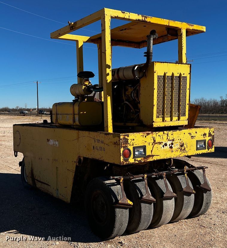 image for item DQ1949 Ingram 9-2800-P  pneumatic roller