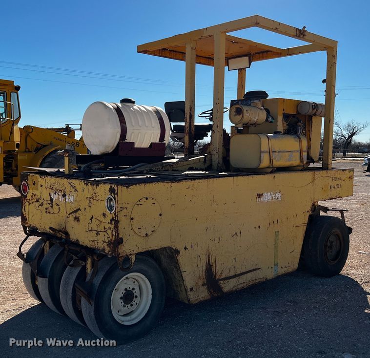 image for item DQ1949 Ingram 9-2800-P  pneumatic roller