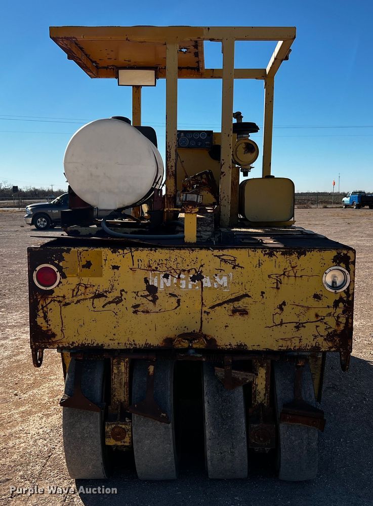 image for item DQ1949 Ingram 9-2800-P  pneumatic roller