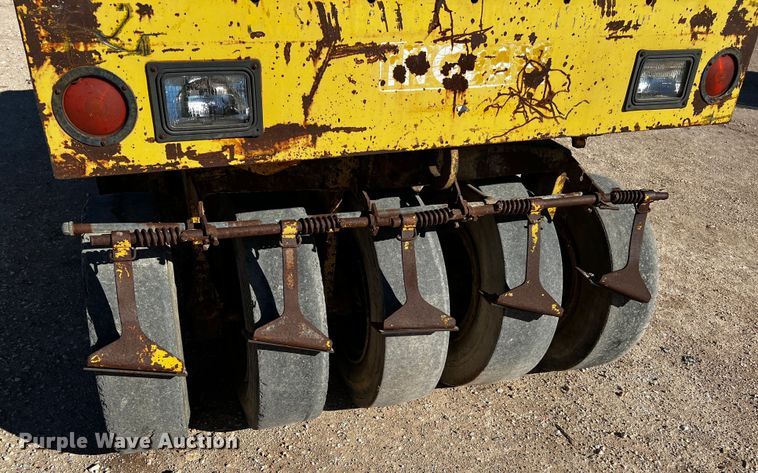 image for item DQ1949 Ingram 9-2800-P  pneumatic roller