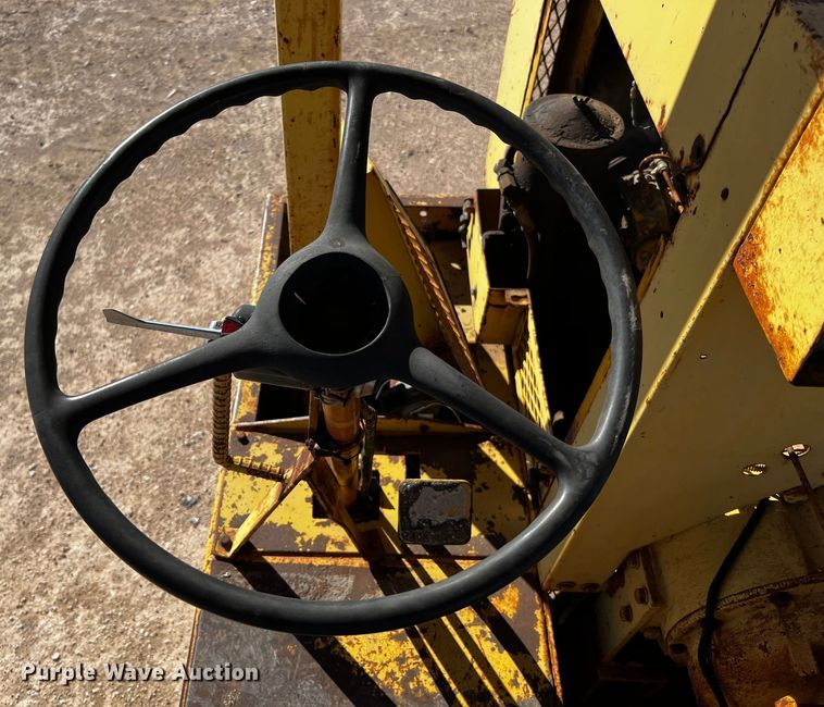 image for item DQ1949 Ingram 9-2800-P  pneumatic roller