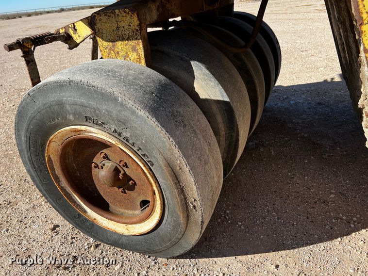 image for item DQ1949 Ingram 9-2800-P  pneumatic roller