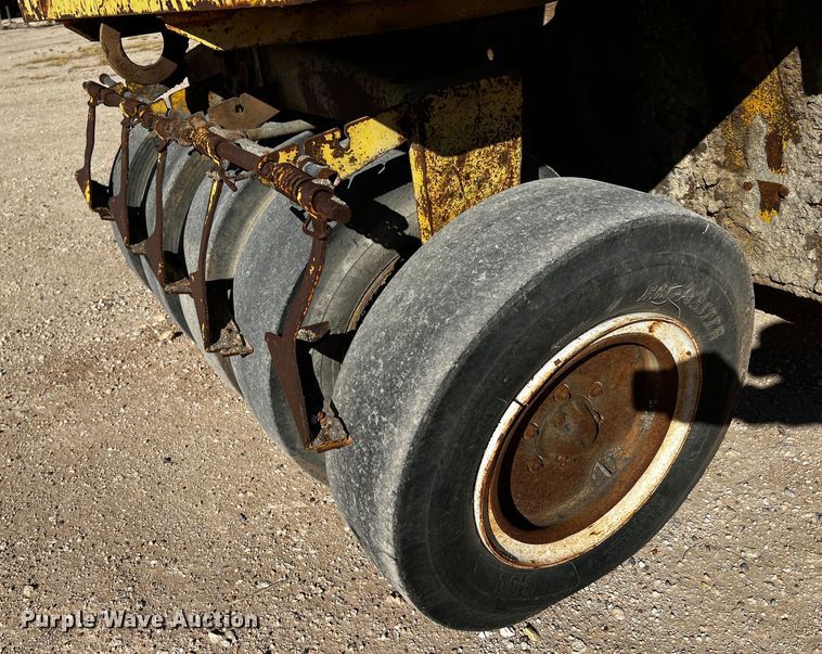 image for item DQ1949 Ingram 9-2800-P  pneumatic roller