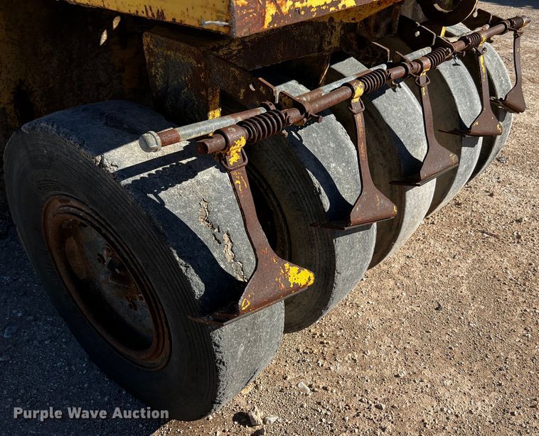 image for item DQ1949 Ingram 9-2800-P  pneumatic roller