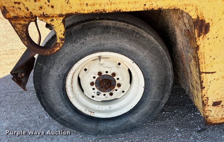 image for item DQ1949 Ingram 9-2800-P  pneumatic roller