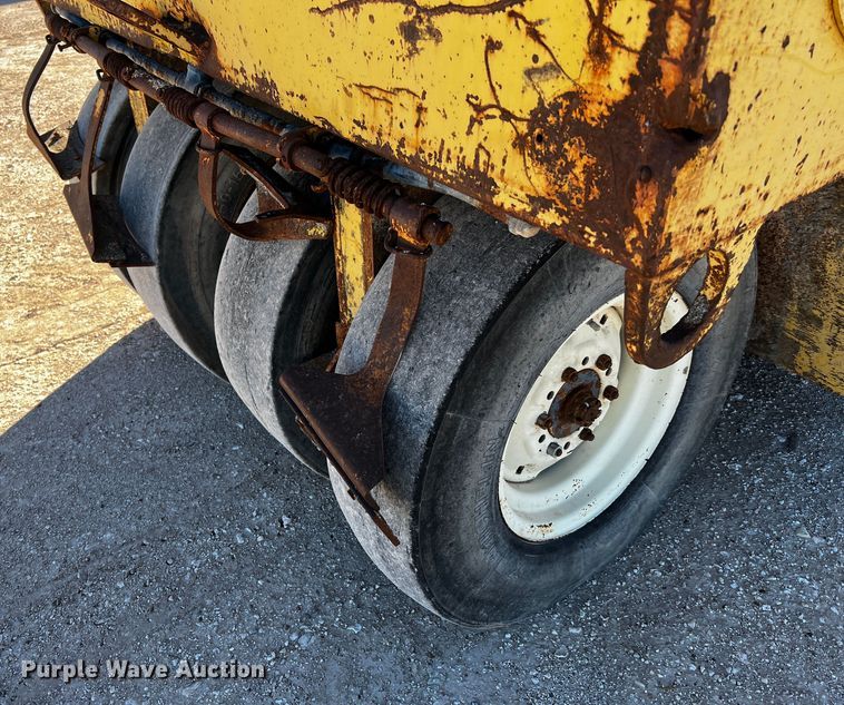 image for item DQ1949 Ingram 9-2800-P  pneumatic roller