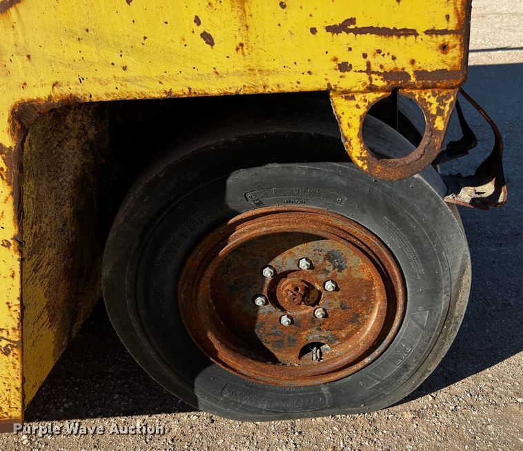 image for item DQ1949 Ingram 9-2800-P  pneumatic roller