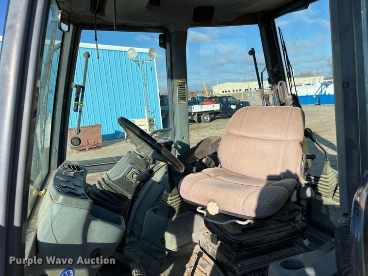 image for item DQ5104 2000 New Holland LB75  backhoe