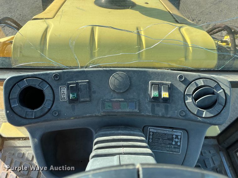 image for item DQ5104 2000 New Holland LB75  backhoe