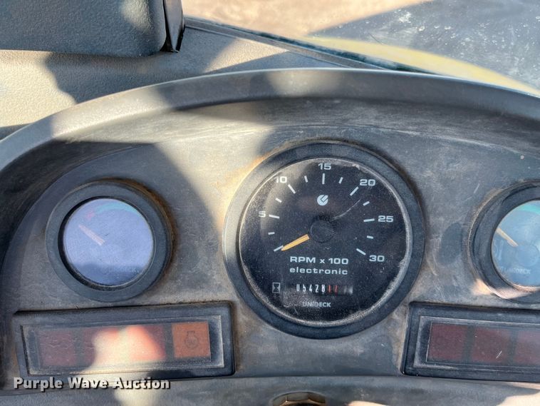 image for item DQ5104 2000 New Holland LB75  backhoe