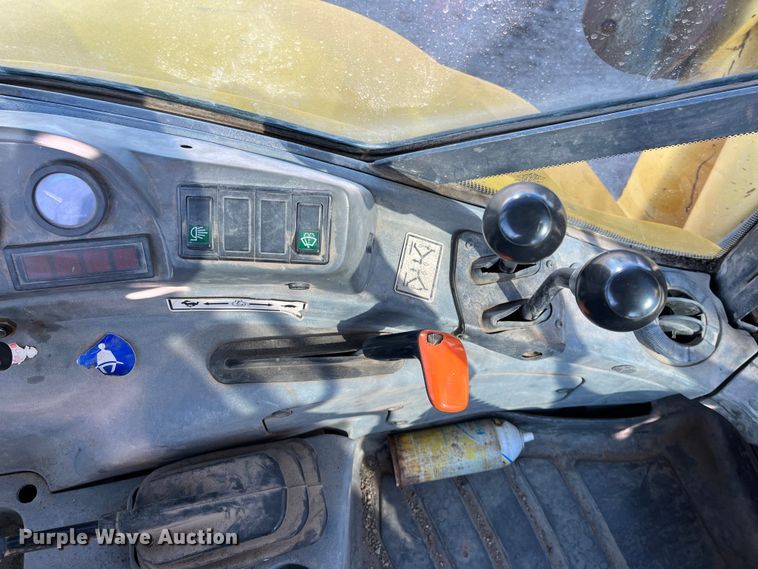 image for item DQ5104 2000 New Holland LB75  backhoe