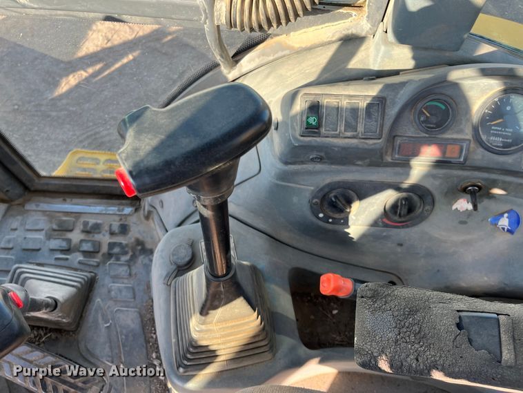 image for item DQ5104 2000 New Holland LB75  backhoe