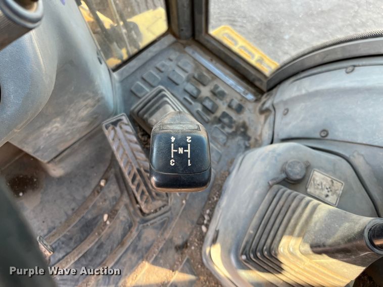 image for item DQ5104 2000 New Holland LB75  backhoe