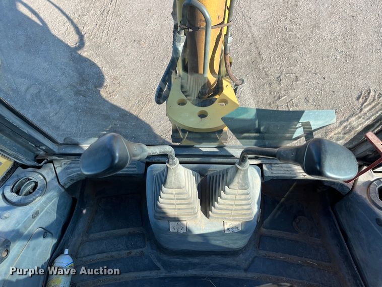 image for item DQ5104 2000 New Holland LB75  backhoe