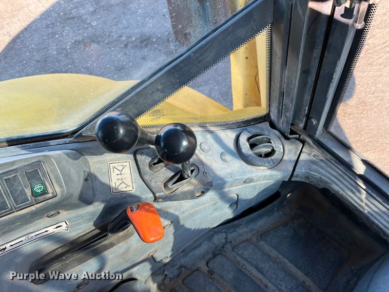 image for item DQ5104 2000 New Holland LB75  backhoe