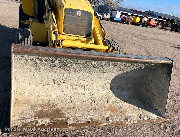 image for item DQ5104 2000 New Holland LB75  backhoe