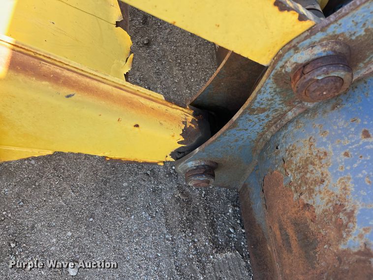 image for item DQ5104 2000 New Holland LB75  backhoe