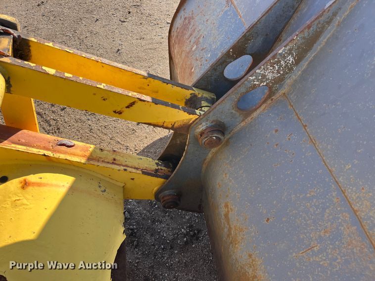image for item DQ5104 2000 New Holland LB75  backhoe