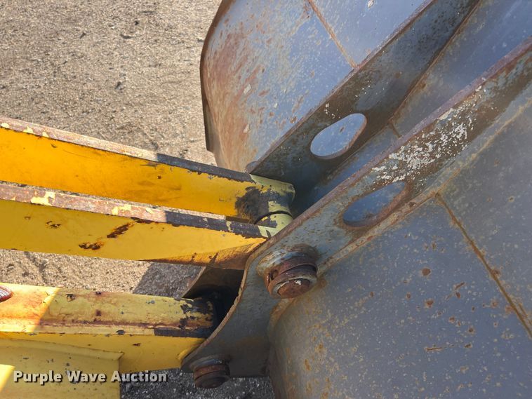 image for item DQ5104 2000 New Holland LB75  backhoe