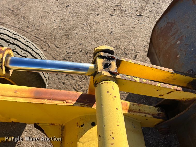 image for item DQ5104 2000 New Holland LB75  backhoe