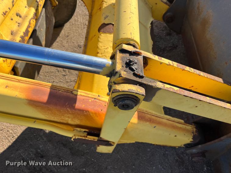 image for item DQ5104 2000 New Holland LB75  backhoe