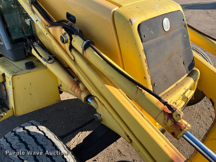 image for item DQ5104 2000 New Holland LB75  backhoe