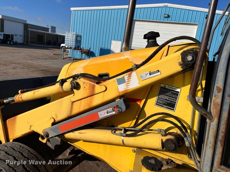 image for item DQ5104 2000 New Holland LB75  backhoe