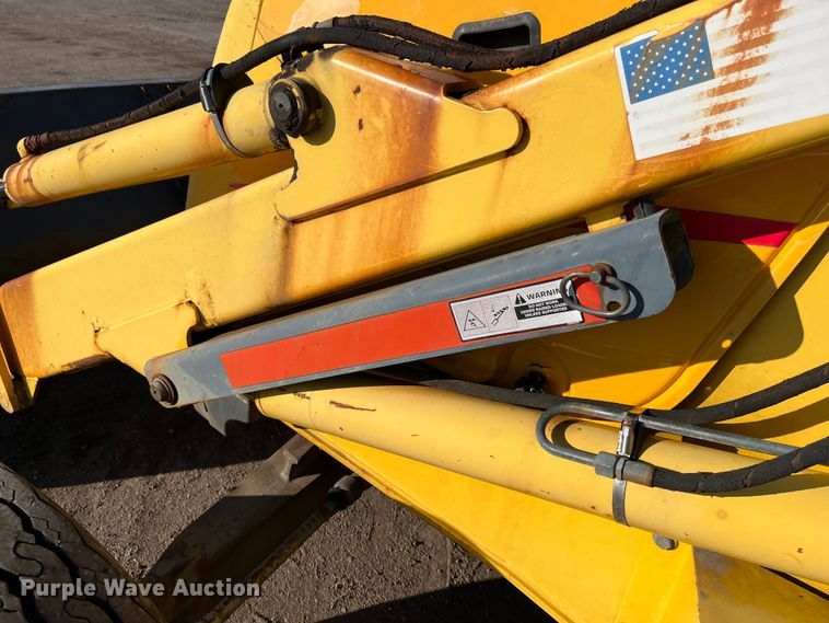 image for item DQ5104 2000 New Holland LB75  backhoe