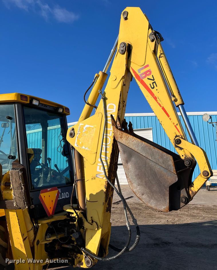 image for item DQ5104 2000 New Holland LB75  backhoe