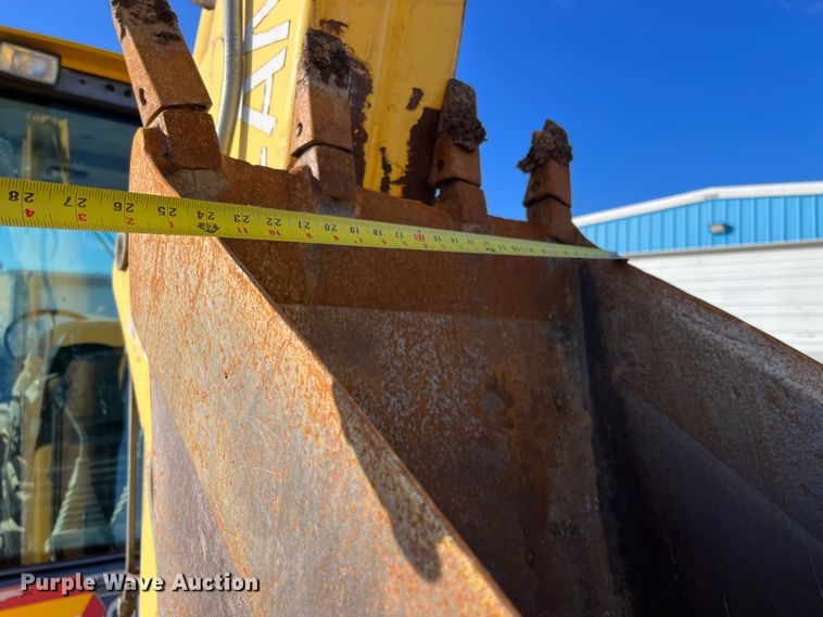 image for item DQ5104 2000 New Holland LB75  backhoe