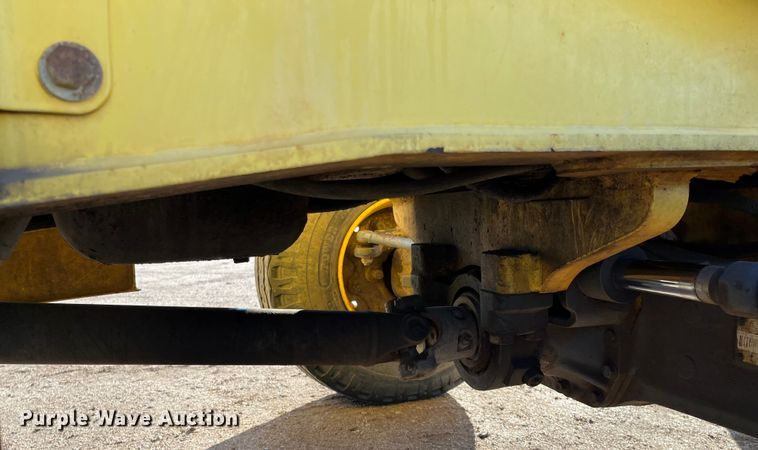 image for item DQ5104 2000 New Holland LB75  backhoe