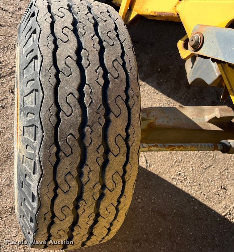 image for item DQ5104 2000 New Holland LB75  backhoe