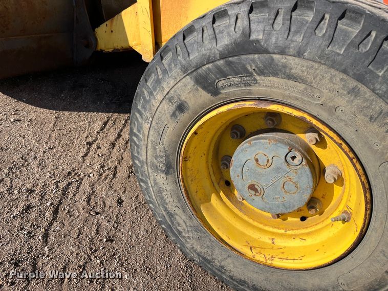 image for item DQ5104 2000 New Holland LB75  backhoe