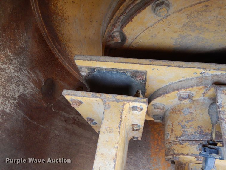 image for item DS6313 1993 Caterpillar CP563  single drum vibratory roller