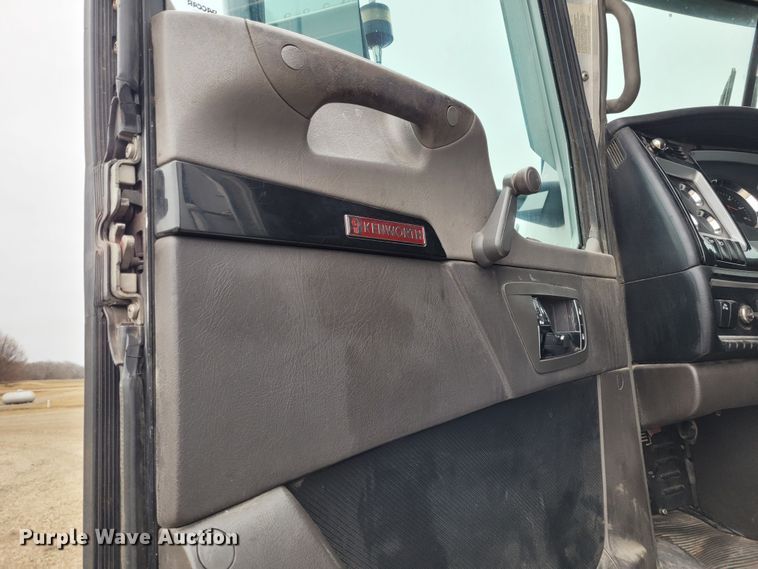 image for item EB9754 2007 Kenworth T600  dump truck