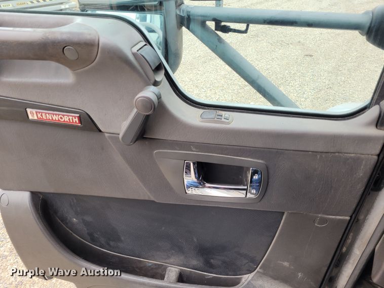 image for item EB9754 2007 Kenworth T600  dump truck